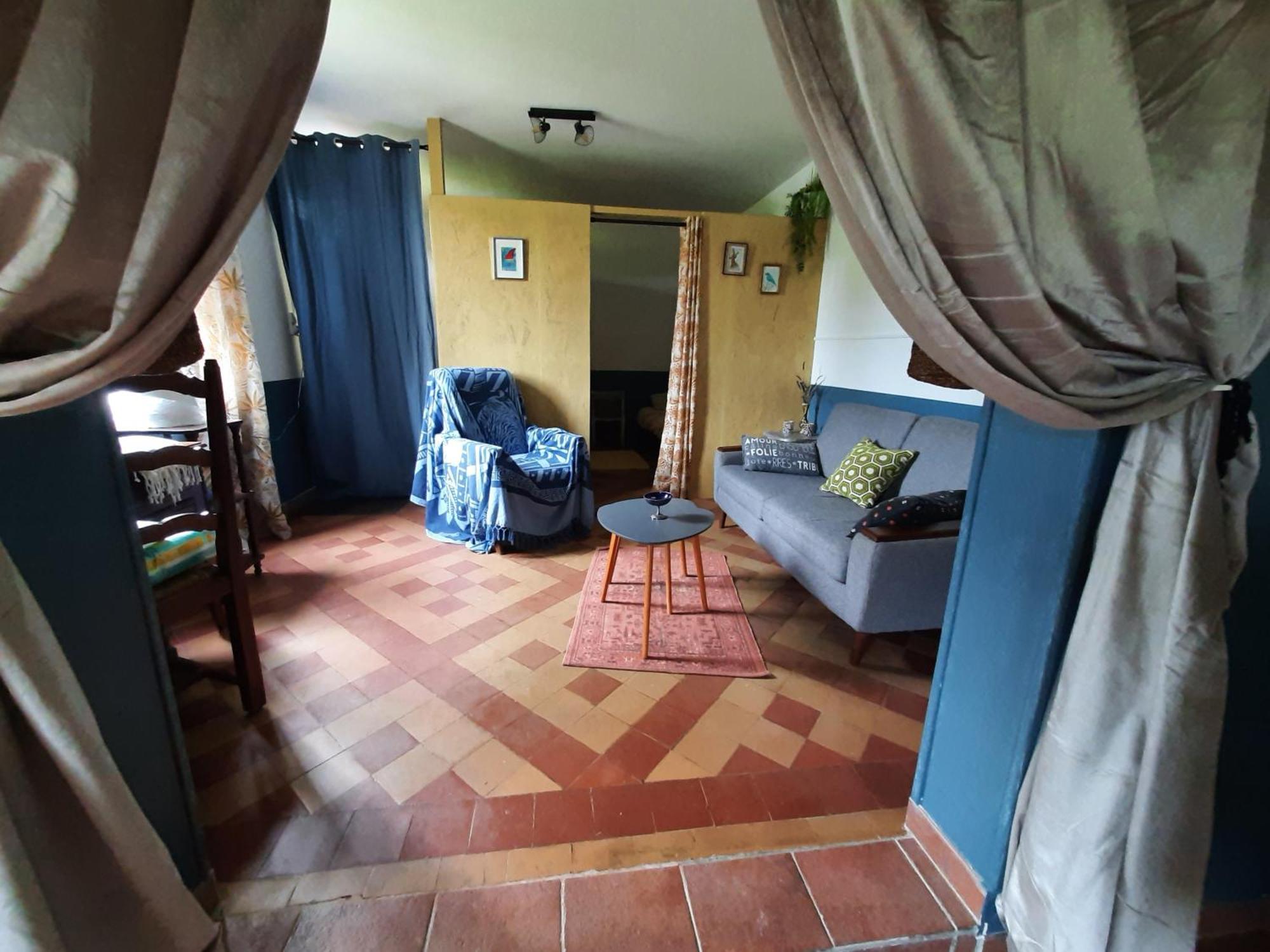 Notre Village Papillon Bed&Breakfast Neret Phòng bức ảnh